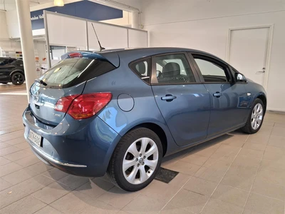 Opel Astra 2013, photo 3/10