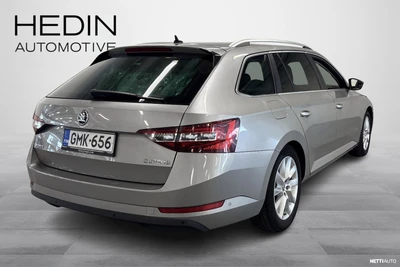 Skoda Superb 2017, photo 2/10