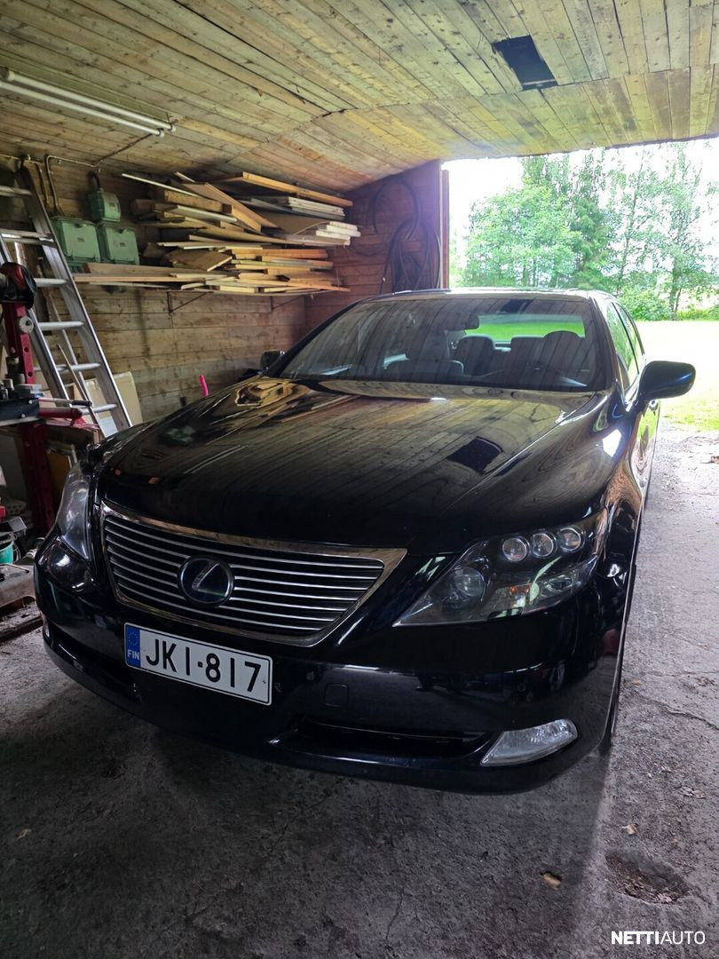 Lexus LS