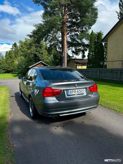 BMW 320 2010, photo 4/17
