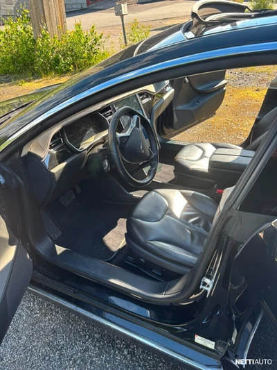 Tesla Model S 2014, kuva 2/10