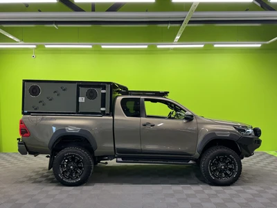 Toyota Hilux 2021, photo 2/28