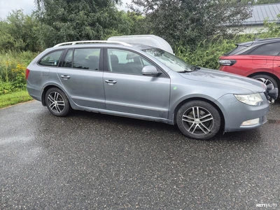 Skoda Superb 1,6 TDI Comfort 2012, kuva 3/7