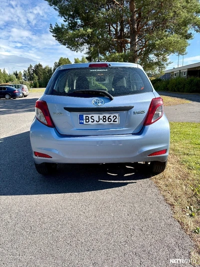 Toyota Yaris 2012, photo 4/13