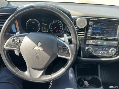 Mitsubishi Outlander PHEV 2014, kuva 5/5