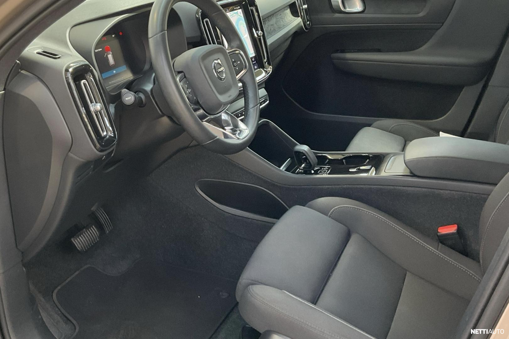 Volvo XC40 2023, photo 5/6