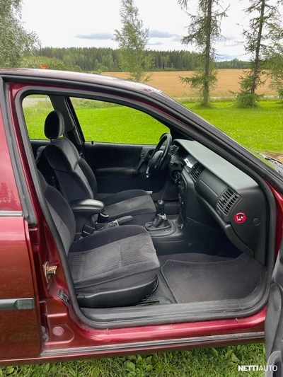 Opel Vectra 1,8i 16V GL 5d 1997, kuva 7/8