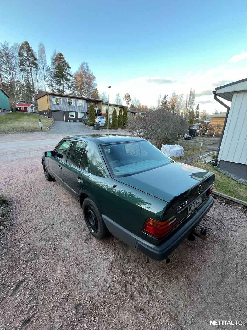 Mercedes-Benz 230