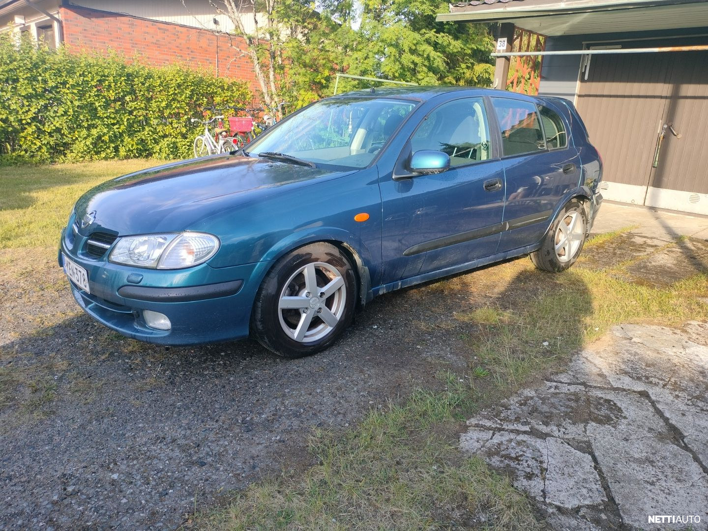 Nissan Almera
