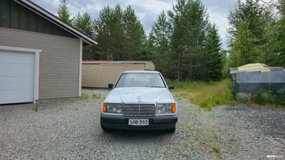 Mercedes-Benz 200 200D Manuaali 1988, photo 2/11