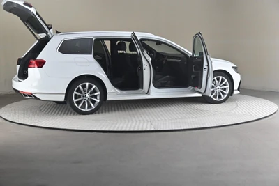 Volkswagen Passat 2023, photo 6/10