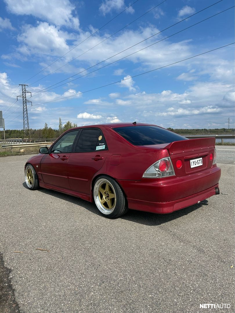 Lexus IS