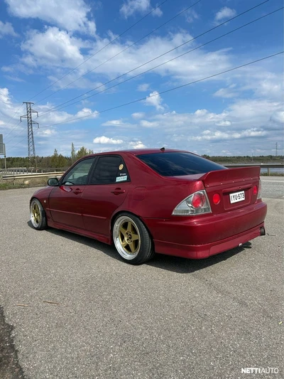 Lexus IS 2002, photo 1/9