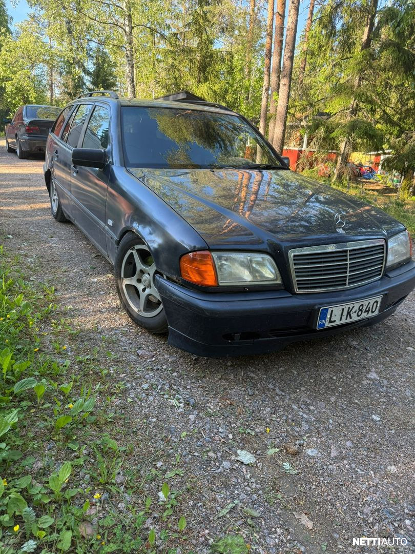 Mercedes-Benz 220