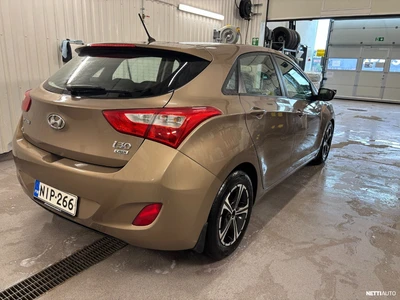 Hyundai i30 1,6 CRDi 94kW 6AT Comfort 2012, photo 6/20