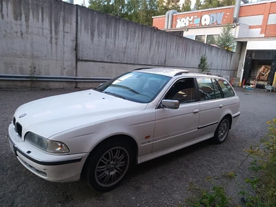 BMW 523 523i 1999, kuva 2/16