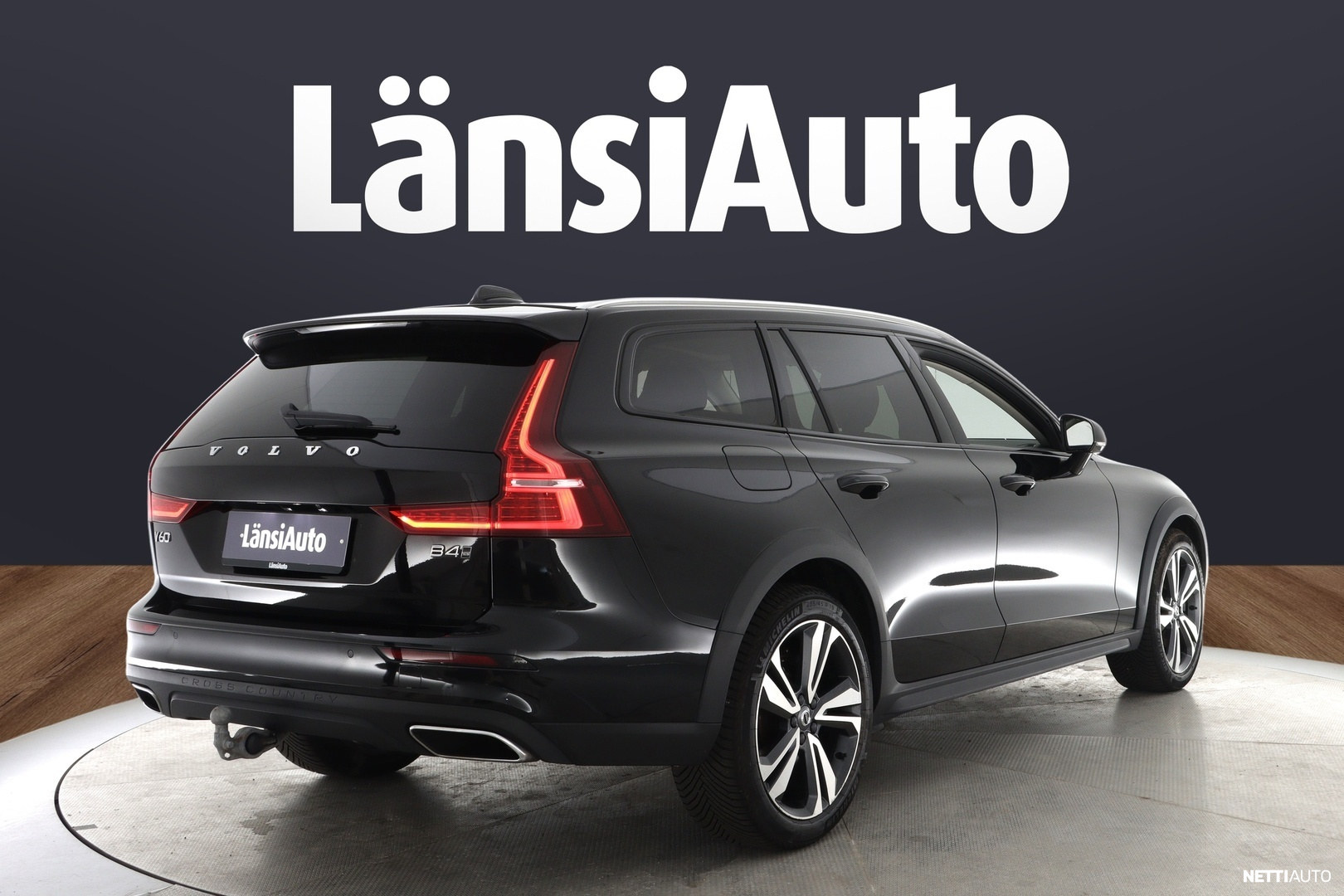 Volvo V60 Cross Country 2021, photo 7/52