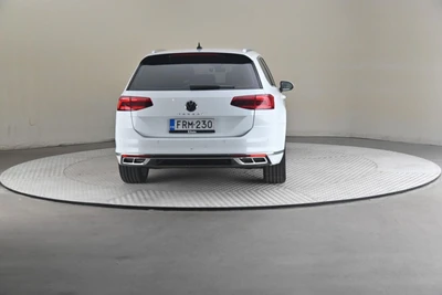 Volkswagen Passat 2023, photo 5/10