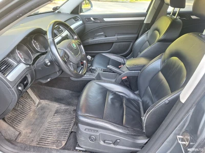 Skoda Superb 2010, photo 5/18