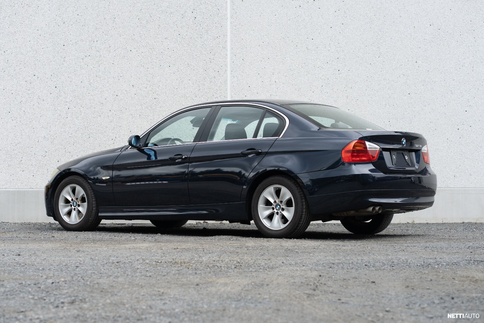 BMW 323