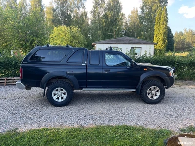 Nissan King Cab 2002, photo 2/9