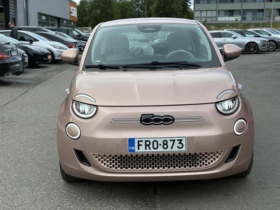 Fiat 500E La Prima 3+1 118hv 42kWh 2021, photo 2/13