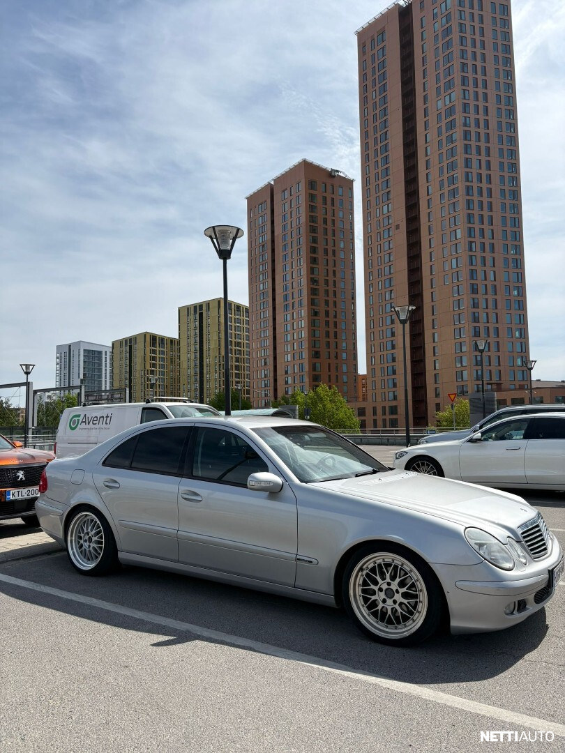 Mercedes-Benz E 240