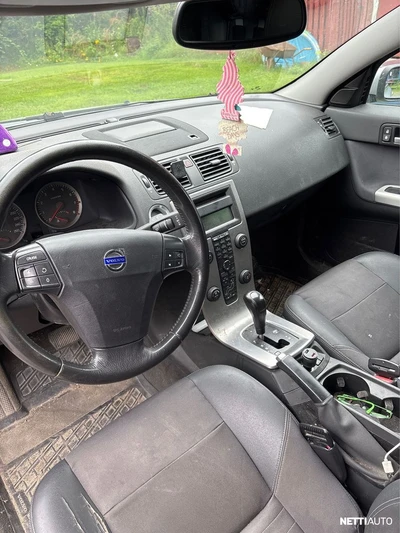 Volvo V50 2.4i Momentum Automatik 2004, kuva 4/9