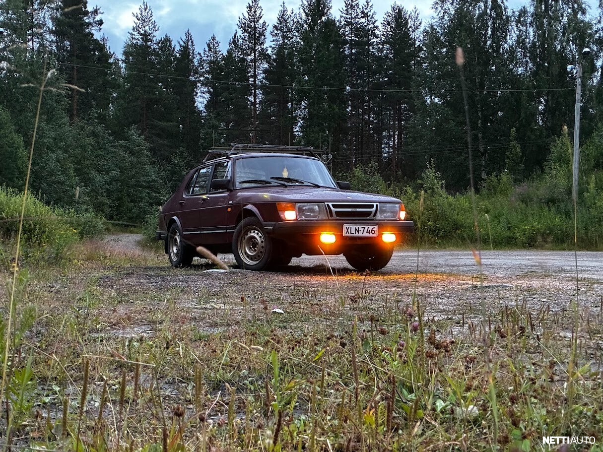 Saab 900