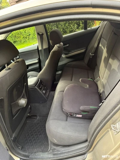 BMW 318 2010, photo 6/8