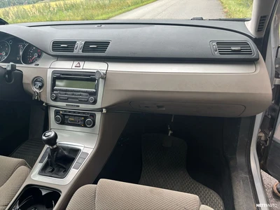 Volkswagen Passat 2010, photo 2/10