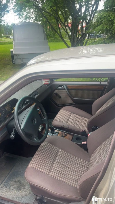 Mercedes-Benz 300 W124 1991, photo 5/5