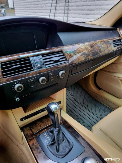 BMW 525 i 2004, photo 6/14