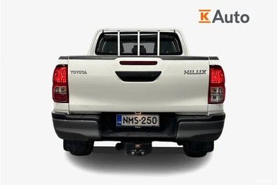 Toyota Hilux Double Cab 4WD 2,4D Life 2022, photo 3/26