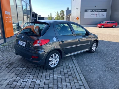 Peugeot 206+ Generation 75 5-ov 2012, photo 3/5