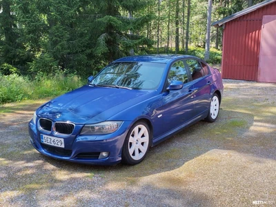 BMW 318 2009, photo 1/6