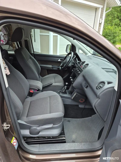 Volkswagen Caddy Maxi 2011, photo 4/17