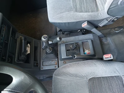 Mitsubishi Pajero 1990, kuva 7/8