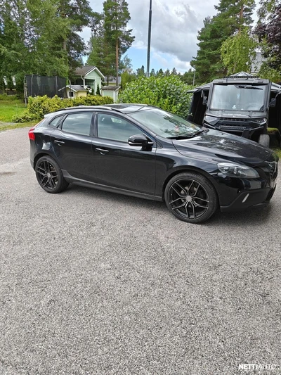 Volvo V40 Cross Country D2 Momentum 2015, photo 2/7