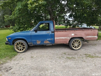 Toyota Hilux 1982, photo 2/7