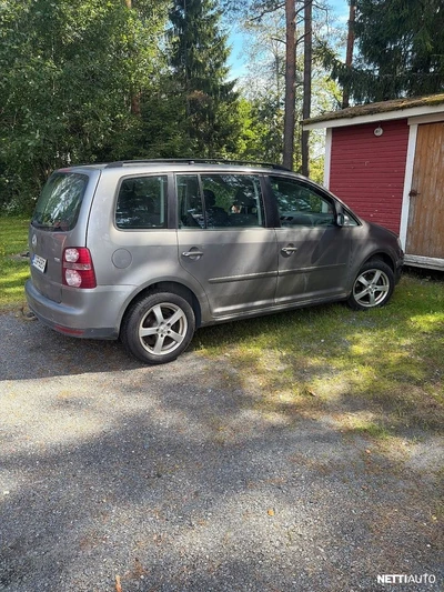 Volkswagen Touran 2008, kuva 1/9