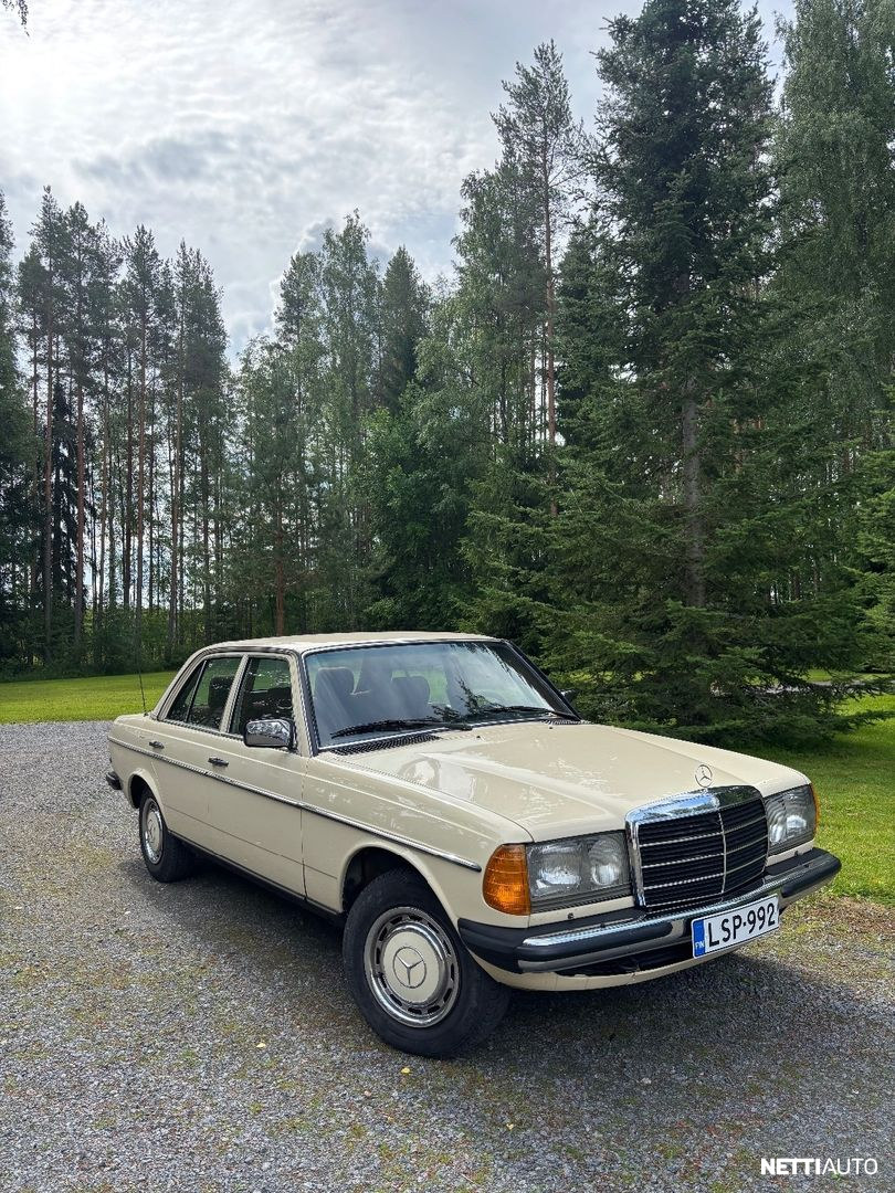 Mercedes-Benz 240