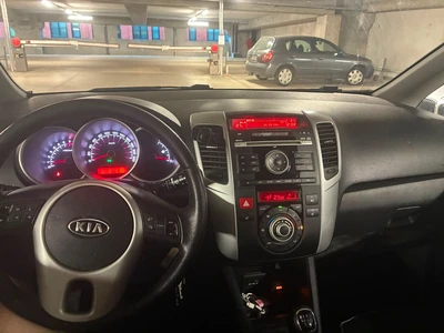 Kia Venga 1,4 ISG EX 5D EcoDynamics 2011, photo 2/11