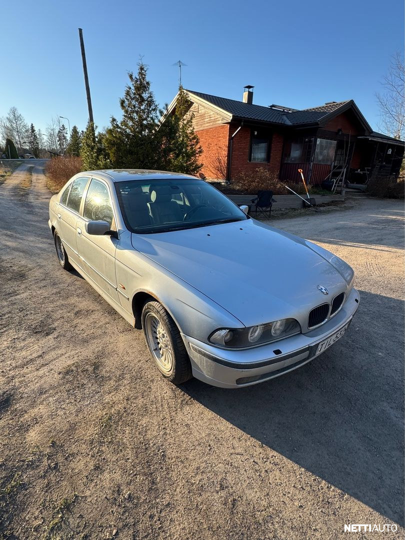 BMW 523