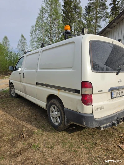 Toyota Hiace 2,5 D-4D 117 5ov 4WD pitkä 2009, photo 3/11