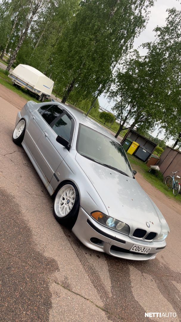 BMW 528