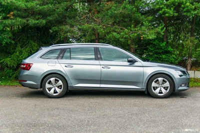Skoda Superb 2019, photo 4/16