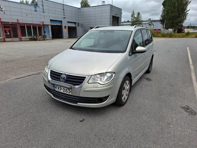 Volkswagen Touran 2010, photo 3/16