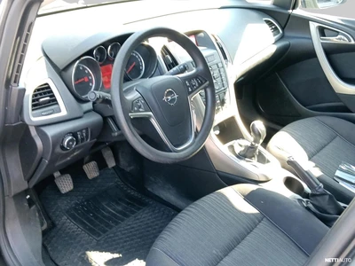 Opel Astra 2011, kuva 4/5