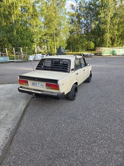 Lada 2107 1996, kuva 3/7